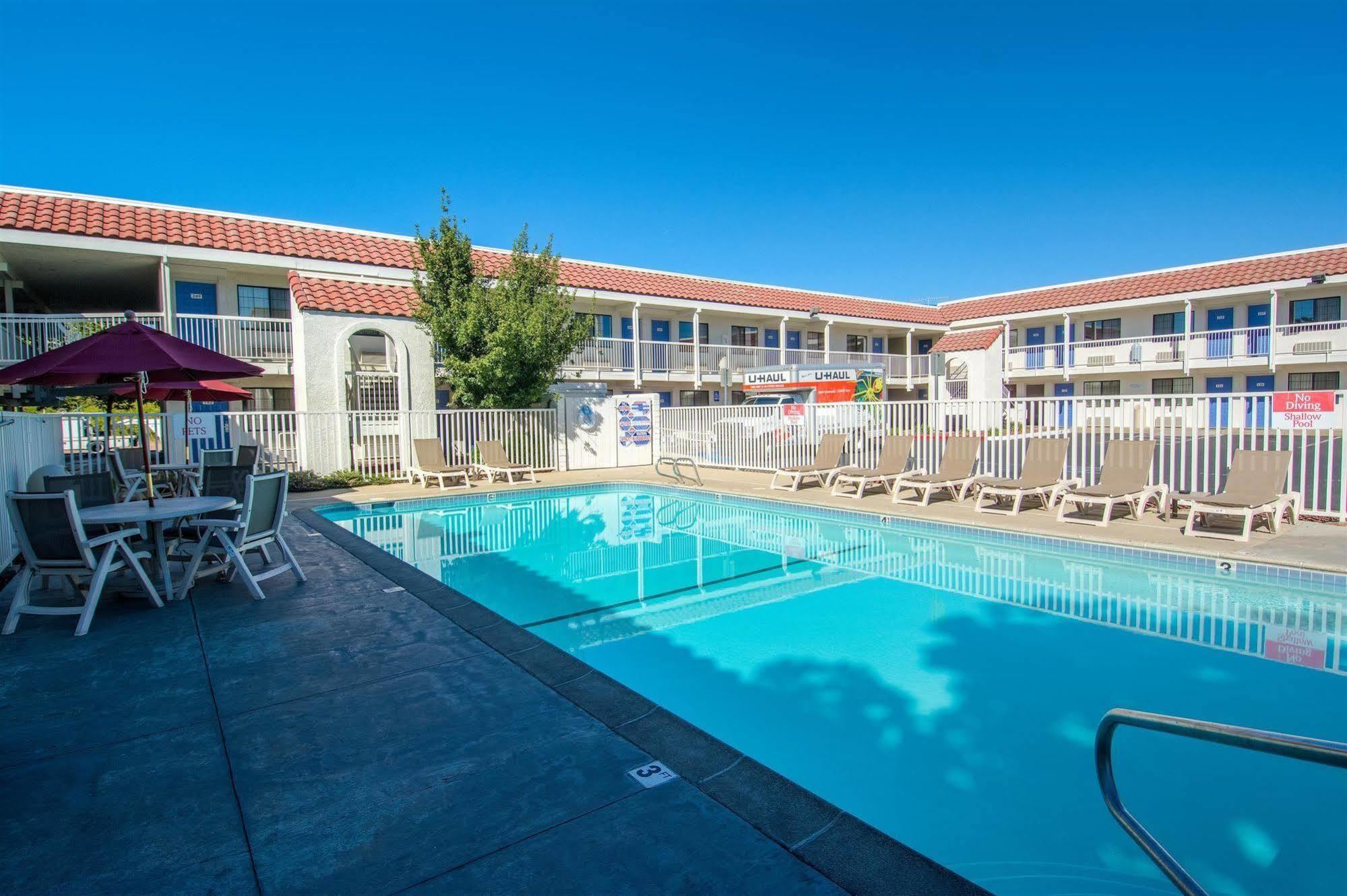 Motel 6-Redding, Ca - South Exteriör bild